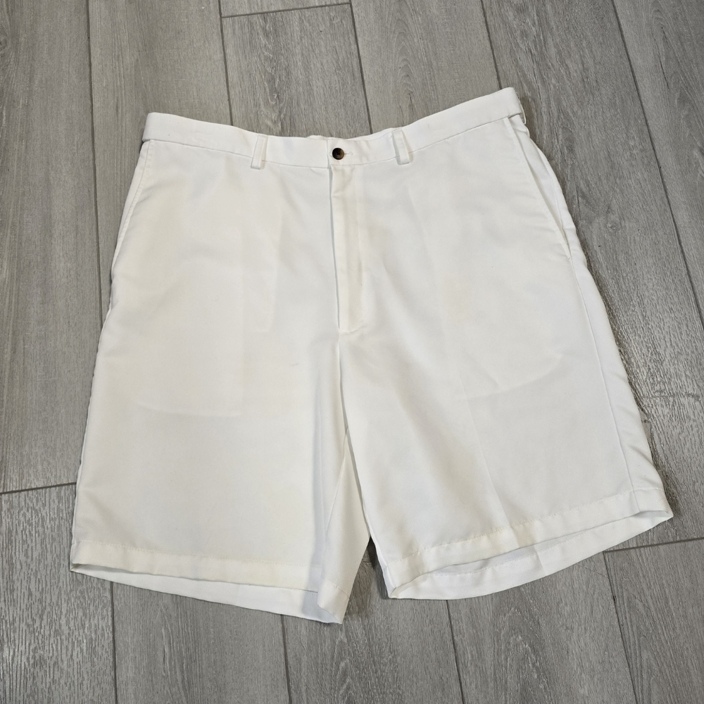 Haggar White Flat Front Shorts with Clean Design